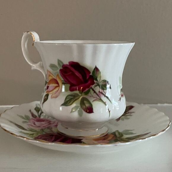 VTG Royal Albert Bone China Teacup & Saucer, "King's Ransom", Rose, Red, Pink - Picture 2 of 8